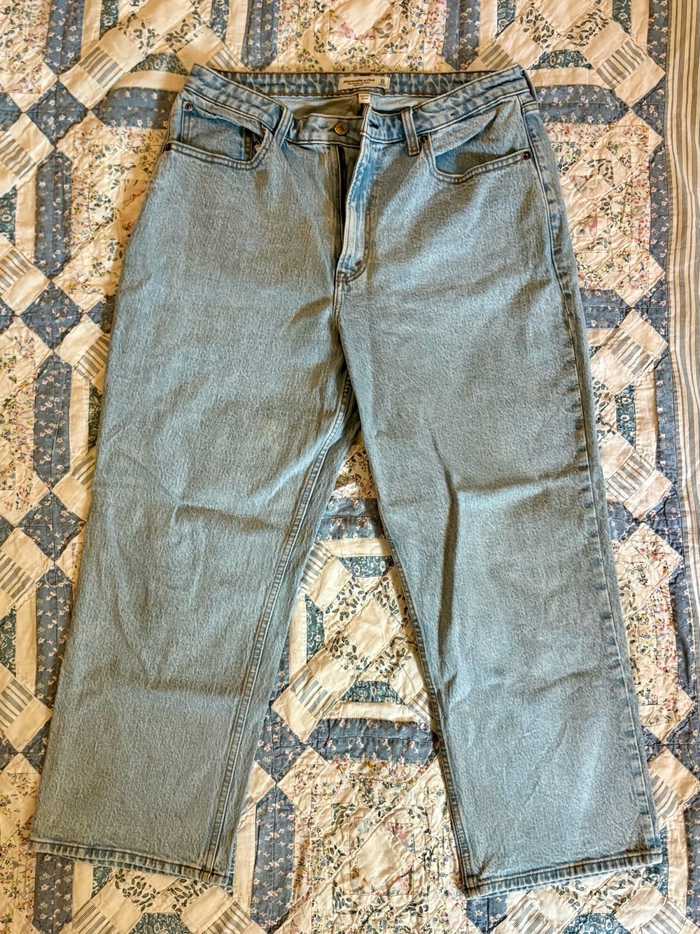 Abercrombie Curve Love Vintage Straight High Rise Jeans Light Wash Size 31
